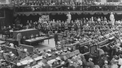 Topical Press Agency/Getty Images The first Dáil Éireann (Irish Parliament) met during the Irish War of Independence