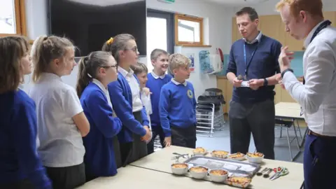 Broadclyst Primary School Science lesson