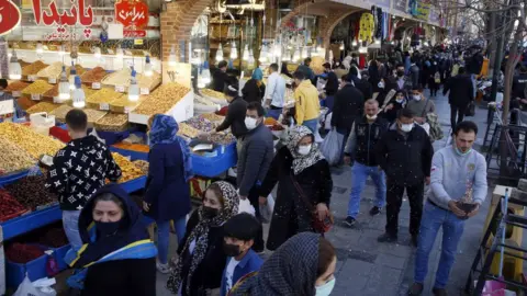 EPA Iranians go shopping at a grand bazaar in Tehran, Iran (2 March 2021)