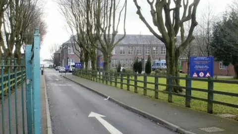 Jaggery/Geograph Whitchurch High entrance