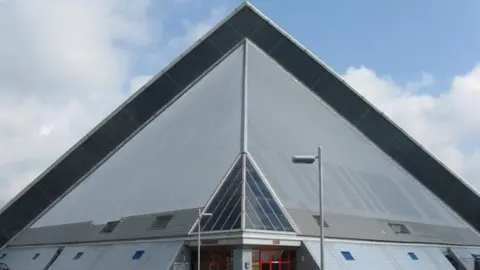 MJ Richardon/Geograph Oasis Beach Pool in Bedford