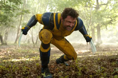 Alamy Wolverine se preparando para atacar em Deadpool e Wolverine