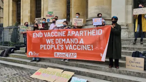 Jess Hurd Protesters in Oxford