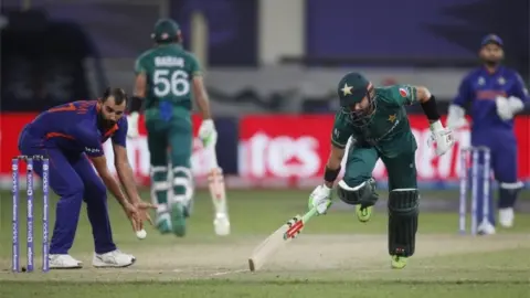 Reuters Cricket - ICC Men"s T20 World Cup 2021 - Super 12 - Group 2 - India v Pakistan - Dubai International Stadium, Dubai, United Arab Emirates - October 24, 2021