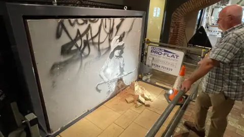 MOYSE'S HALL MUSEUM Ian Shipp with Sandcastle Girl