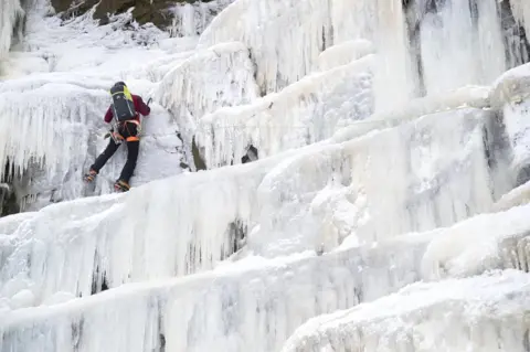 Rod Kirkpatrick/F Stop Press Climber at Kinder Downfall