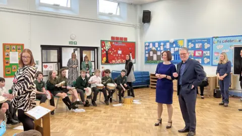 Simon Dedman Sir Keir Starmer and Bridget Phillipson with a year six music class