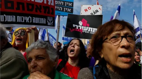 Reuters Protesters outside Israel's parliament (13/02/23)