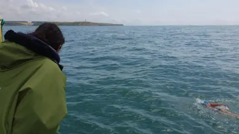 Swim for Cake Billy cheering teammate Natalie Perrett on with France insight