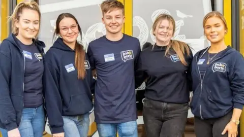 Mannen Montgomery /Bob & Berts Bob & Burts staff