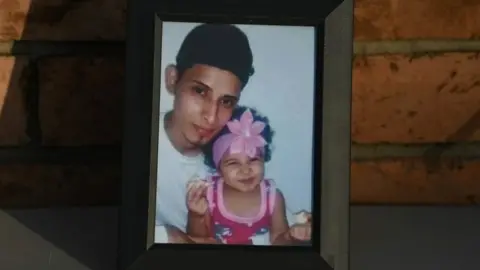 Reuters Salvadoran migrant Oscar Alberto Martinez Ramirez and his 23 month-old daughter Valeria, who drowned crossing the Rio Grande at the U.S.-Mexico border, are remembered during a vigil in their honour in Brownsville, Texas, U.S., June 30, 2019