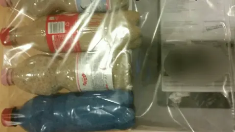 Sardegna rubata e depredata Sand confiscated from a Frenchwoman at Elmas airport in Calgiari