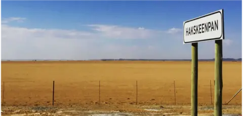 BLOODHOUND LSR Hakskeen Pan