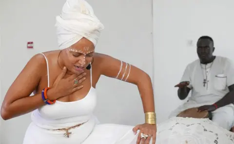 Nii Kotei Nikoi Maimouna performing