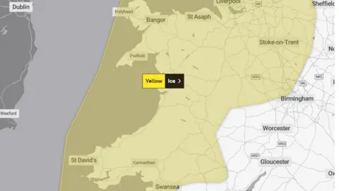 Met Office  map of wales with weather warning