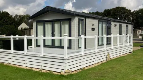TOM SAUNDERS Picture of the holiday lodge situated in Cirencester