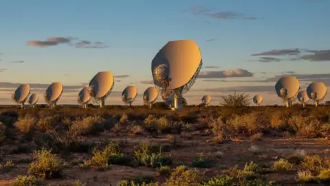 PA Media El radiotelescopio MeerKAT ubicado en Sudáfrica