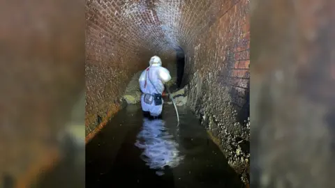 Thames Water Engineers shifting fatberg