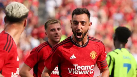 Bruno Fernandes celebrates scoring for Manchester United against Arsenal at the MetLife Stadium