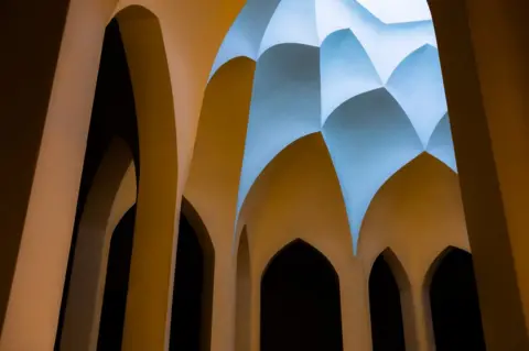 Hossein Younesi Architectural detail in Iran
