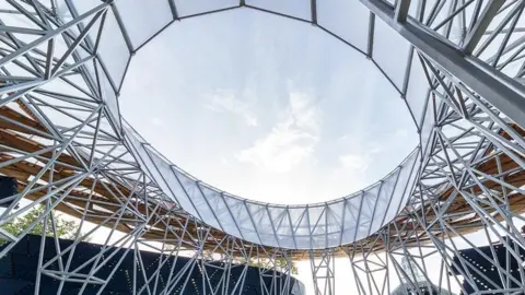 Frances Kéré Serpentine 2017 pavillion with a view of the open roof.
