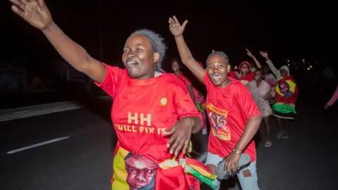 Getty Images Supporters of Zambia's President Hakainde Hichilema