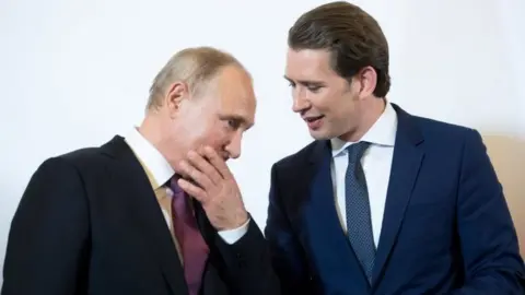 EPA Russian President Vladimir Putin (left) and Austrian Chancellor Sebastian Kurz in Vienna. Photo: 5 June 2018