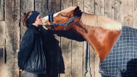 Llun teulu Manon Jones