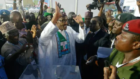 Getty Images Muhammadu Buhari celebrating