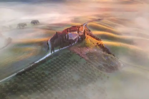 AndreJa Ravnak / TPOTY.COM Wheat fields near Pienza, Tuscany, Italy