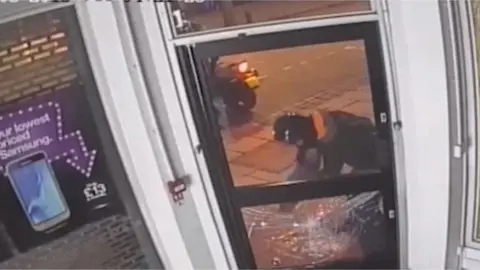 Met Police Gang attacks shop