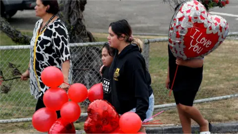 Reuters Relatives wait for rescue mission, following the White Island volcano eruption in Whakatane, New Zealand, 13 December, 2019.