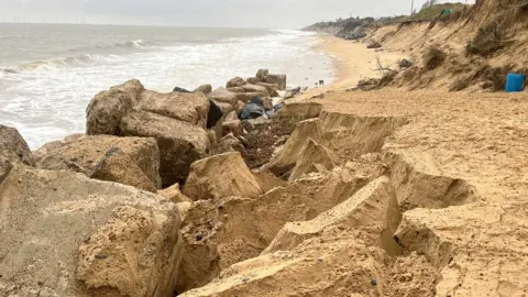 Andrew Turner/BBC View down the beach at Hemsby showing the retaining rocks on the left and the access ramp on the right