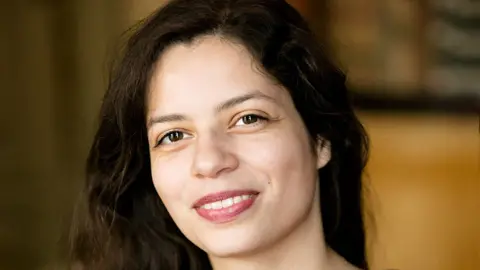 Dr Lucy Van De Wiel Dr Lucy Van De Wiel