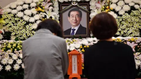 Getty Images Two women grieve at a shrine for the late Seoul mayor Park Won-soon