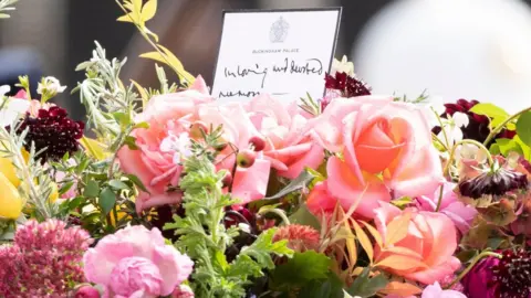 Alamy live news A wreath on top of the coffin had a handwritten note from King Charles