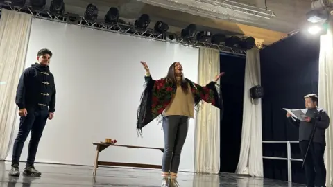 BBC/Sarah Rainsford Yulia sings on stage