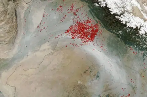 NASA Smoke from crop fires in northern India on 18 November 2021