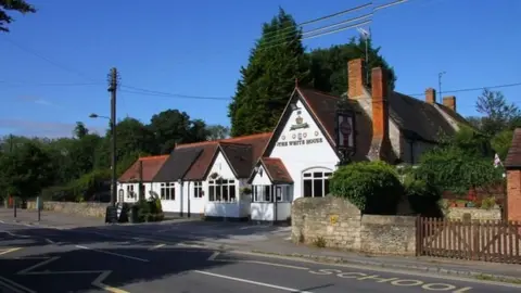 Steve Daniels  White House pub