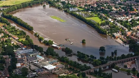 Getty Images Flooding Worcester 2007