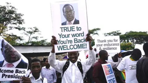 AFP Crowds welcome Emmerson Mnangagwa