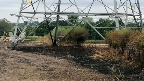 Biggleswade Community Fire Station Firefighters at a Westoning field fire