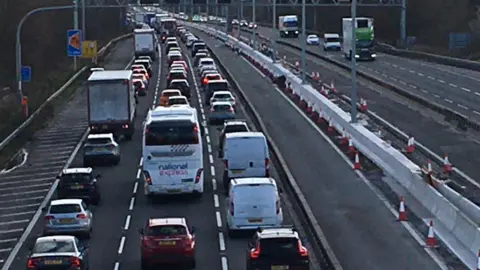 Traffic queueing on one side of the M4