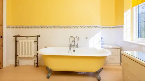 Breckon & Breckon Bathtub in Tolkien house