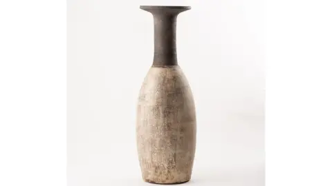 Gildings Auctioneers 1950s ceramic vase by studio potter Hans Coper