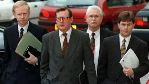 PAcemaker David Trimble with negotiating team