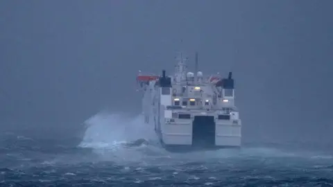 Karen Munro Ferry Hamnavoe leaving Scrabster for Orkney on Thursday morning