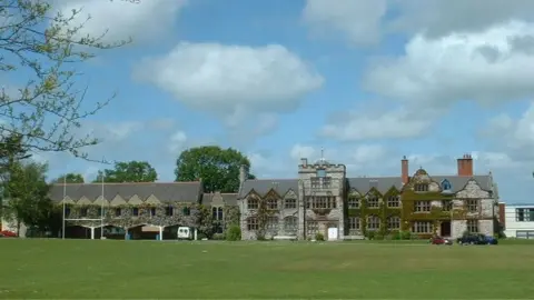 David Medcalf/ Geograph Ruthin School