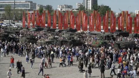 Crowds gather around captured Western tanks in Moscow