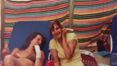 Family picture Laura's aunt and mother